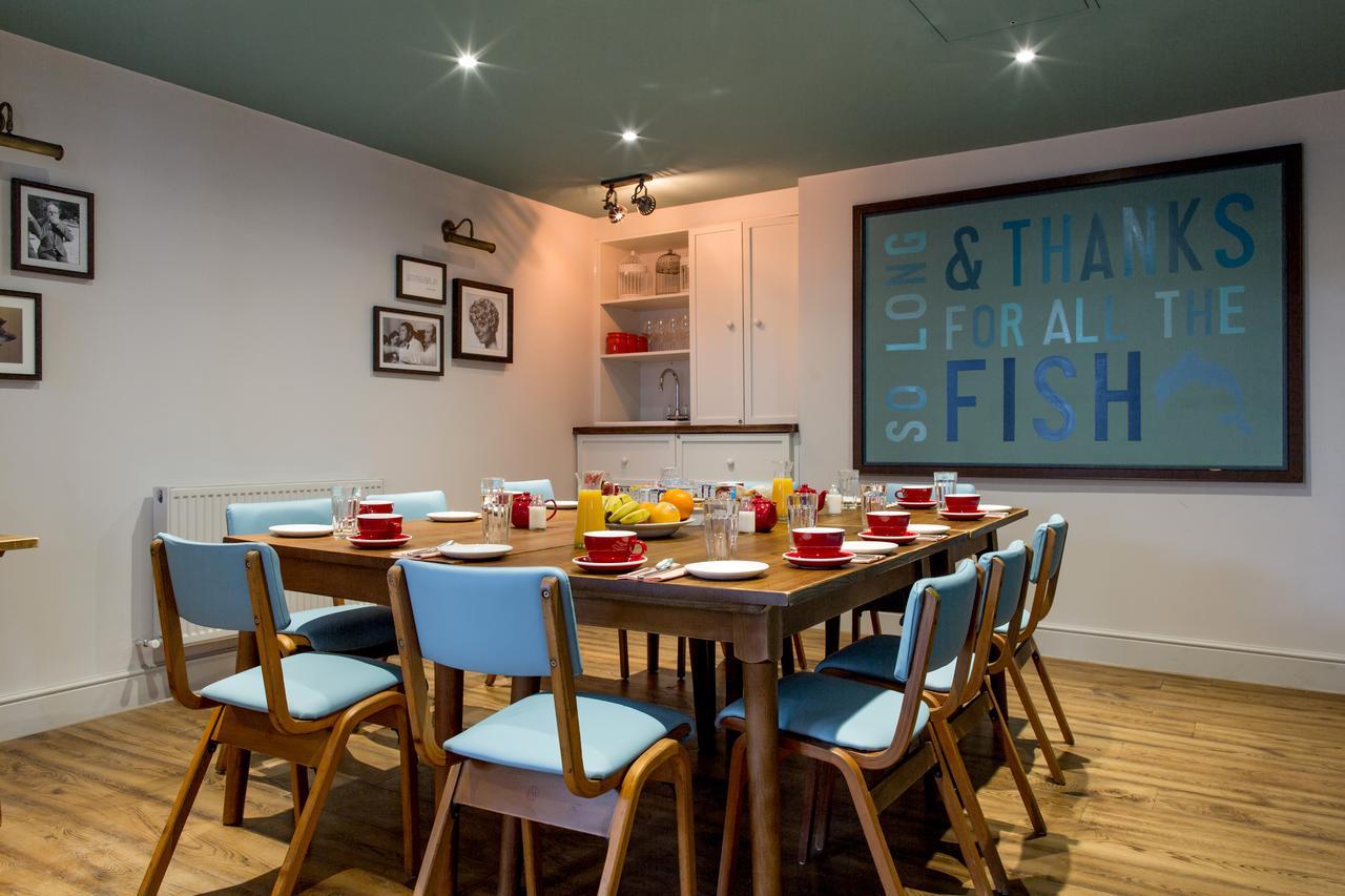 The Dolphin Hotel Newbury  Bagian luar foto