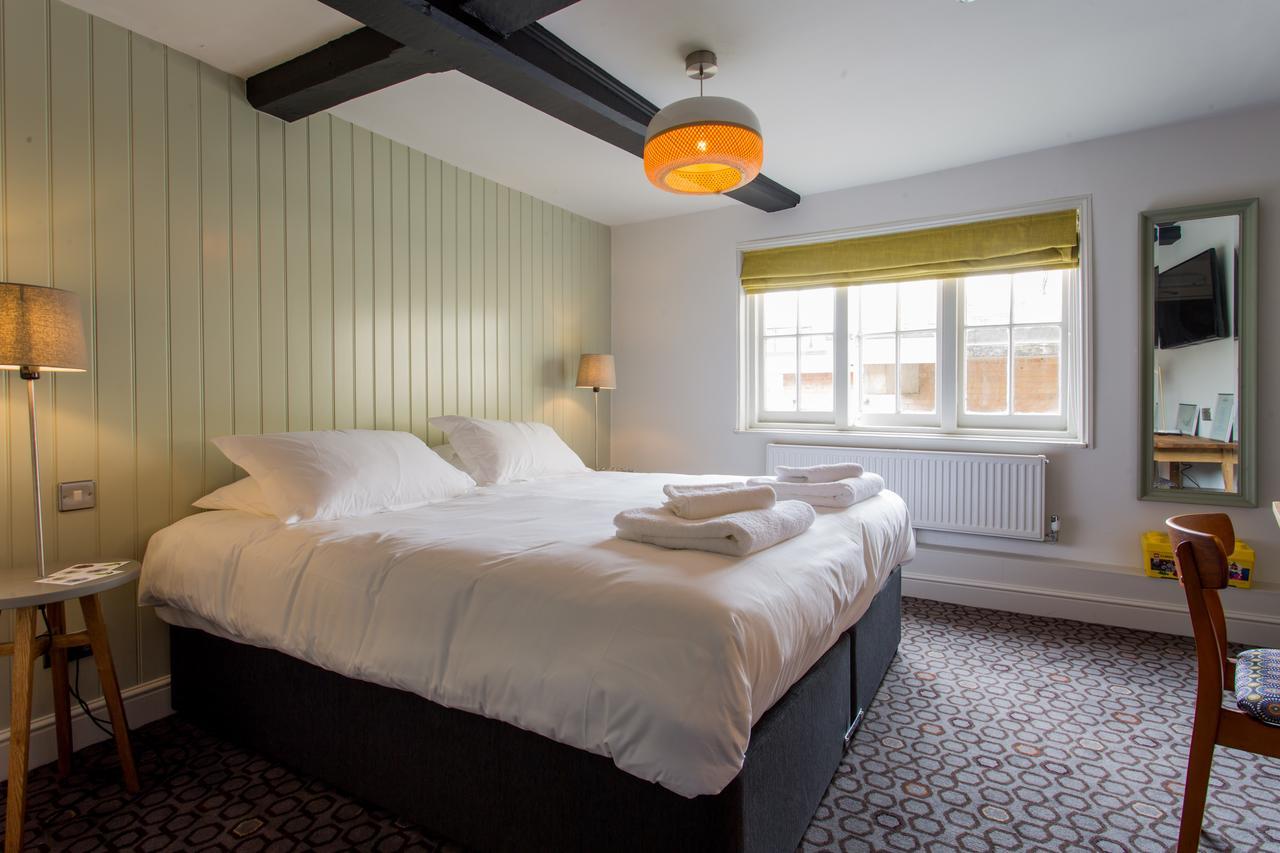The Dolphin Hotel Newbury  Bagian luar foto