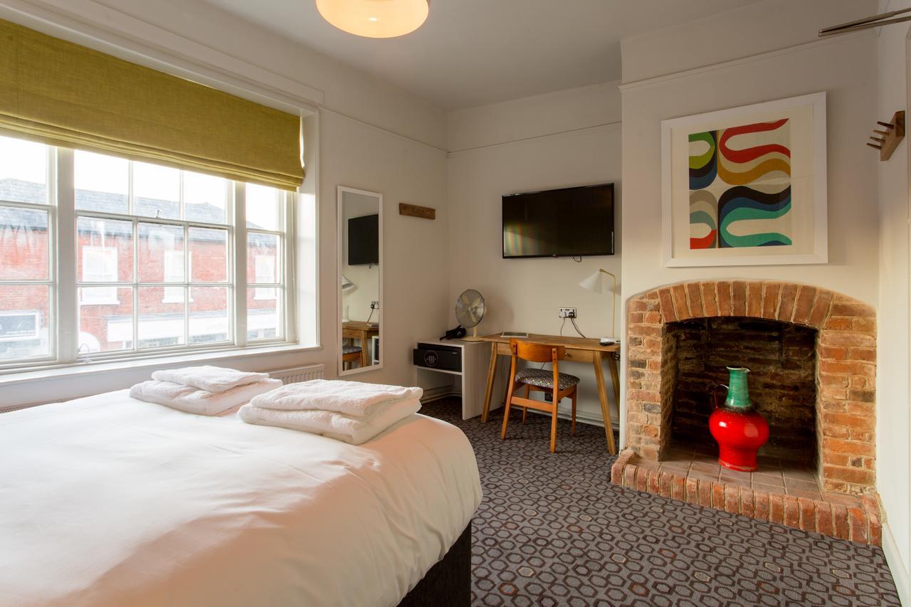 The Dolphin Hotel Newbury  Bagian luar foto