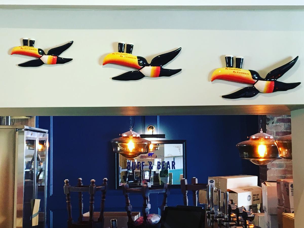 The Dolphin Hotel Newbury  Bagian luar foto