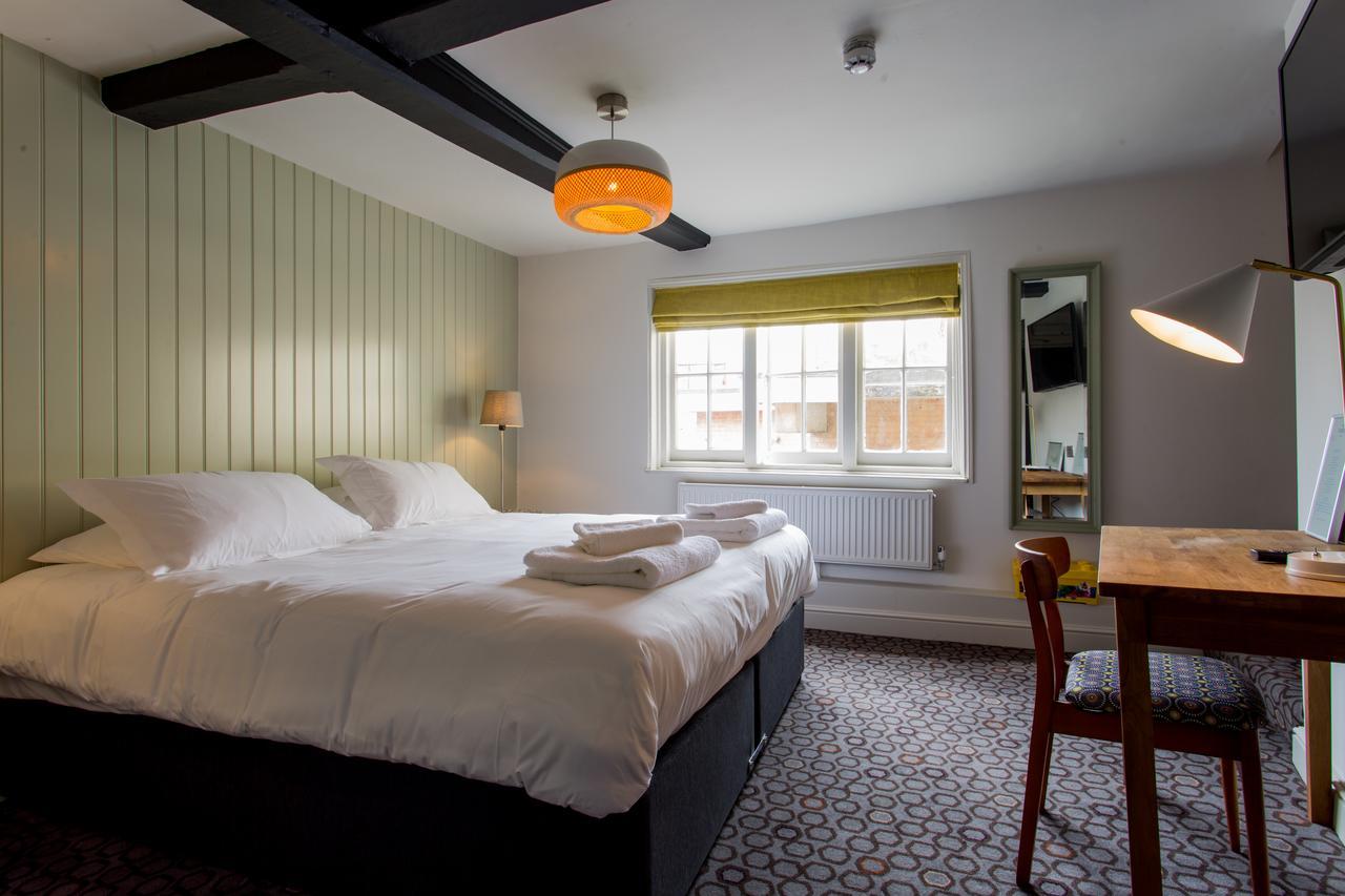 The Dolphin Hotel Newbury  Bagian luar foto