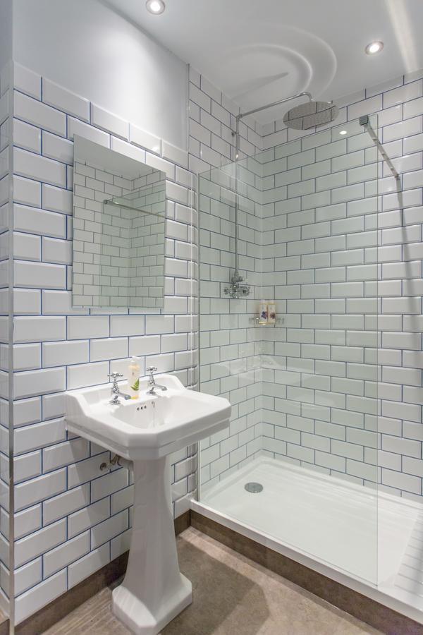 The Dolphin Hotel Newbury  Bagian luar foto