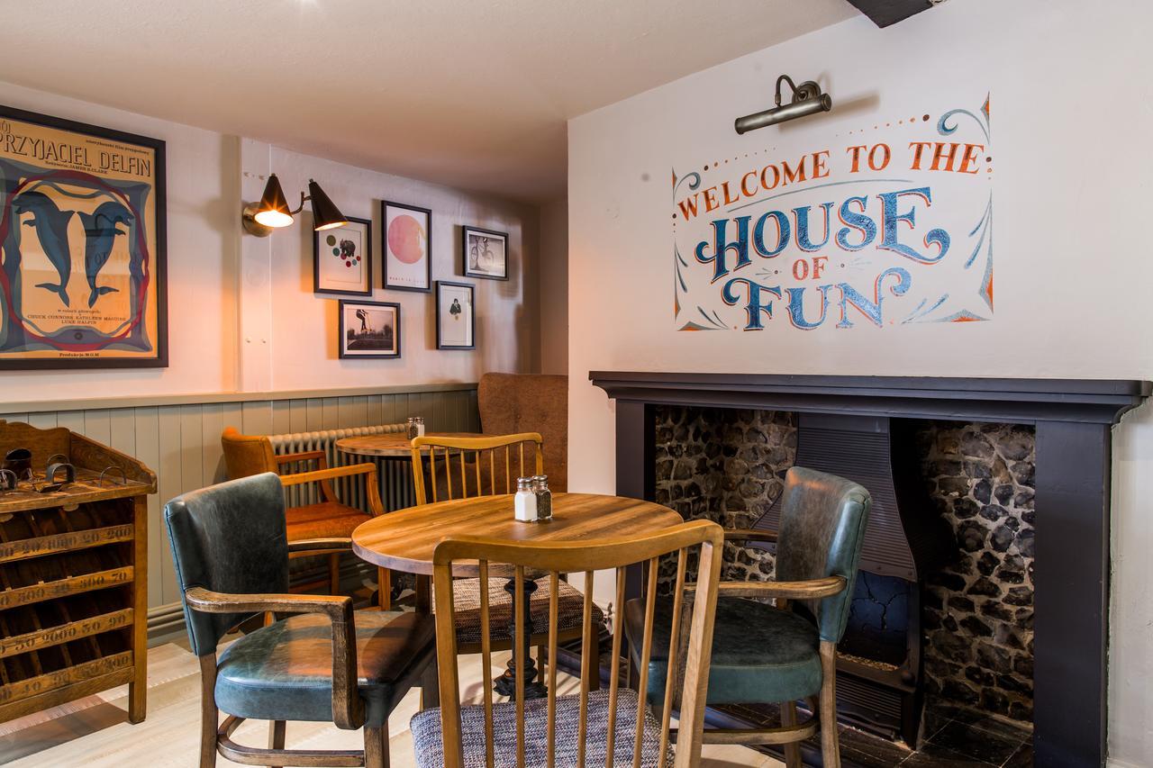 The Dolphin Hotel Newbury  Bagian luar foto