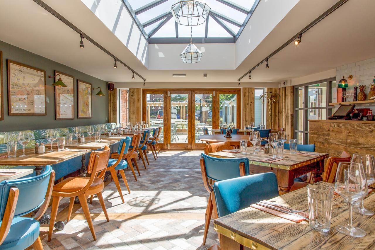 The Dolphin Hotel Newbury  Bagian luar foto