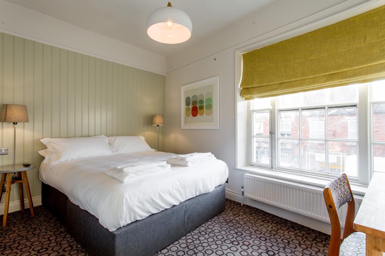 The Dolphin Hotel Newbury  Bagian luar foto